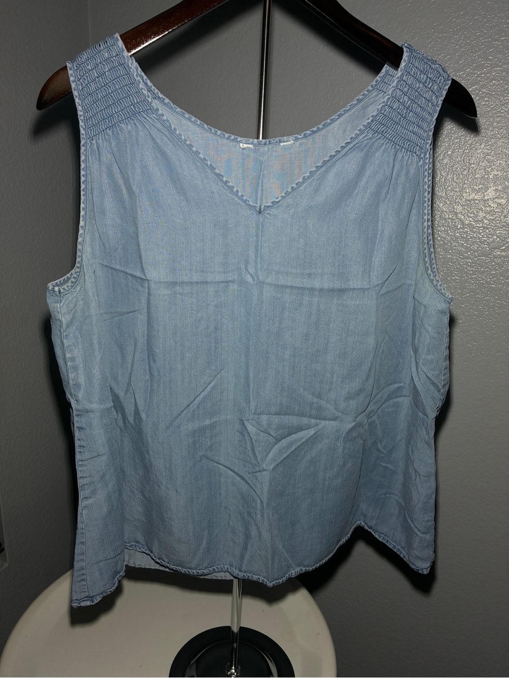 Women's Light Blue V-Neck Sleeveless Tank Top with Smocked Shoulders